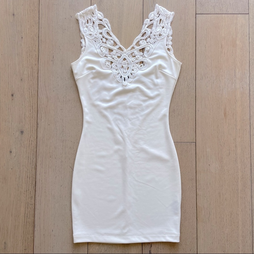 🆕 Dress the Population Intricate Lace Open Back Detail Bodycon Mini Dress - Picture 1 of 8